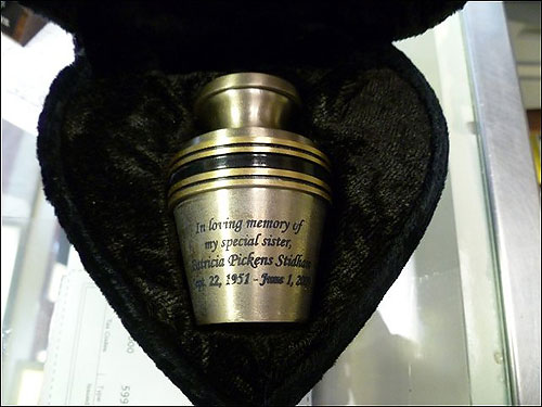 customized urn